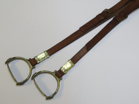 Lote: 252 - Lote: 252 - Estribos con estriberas