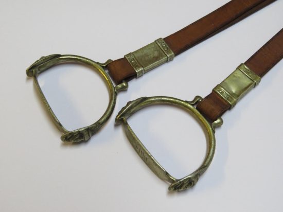 Lote: 252 - Lote: 252 - Estribos con estriberas