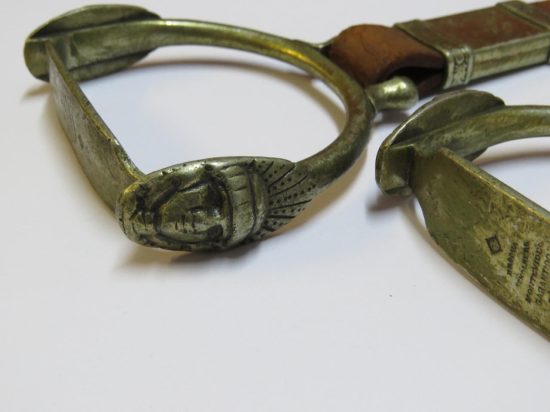 Lote: 252 - Lote: 252 - Estribos con estriberas