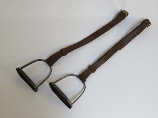 Lote: 253 - Lote: 253 - Estribos con estriberas