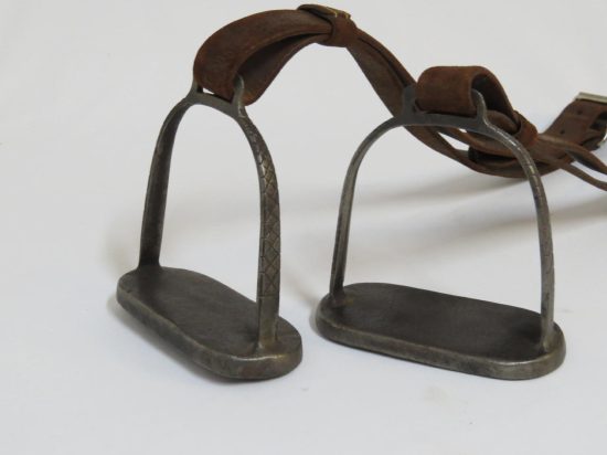 Lote: 253 - Lote: 253 - Estribos con estriberas