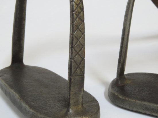 Lote: 253 - Lote: 253 - Estribos con estriberas