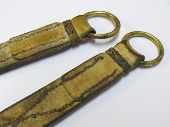 Lote: 255 - Lote: 255 - Estribos con estriberas