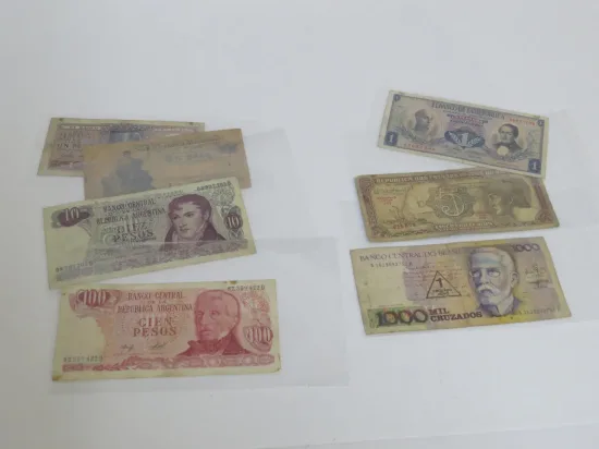 https://www.moralescolombo.uy/wp-content/uploads/2025/09/foto-i13595f4-20250829195919478-550x412.webp Lote: 23 - Lote: 23 - Billetes