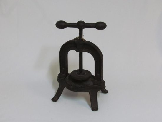 Lote: 146 - Lote: 146 - Prensa