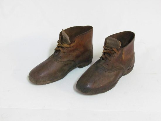 Lote: 186 - Lote: 186 - Zuecos y tamangos