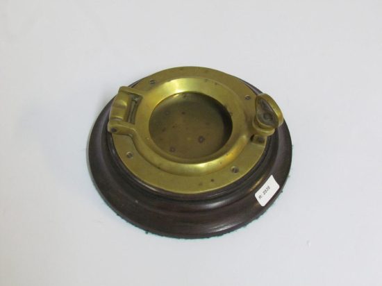 Lote: 134 - Lote: 134 - Ojo de buey y molinillo