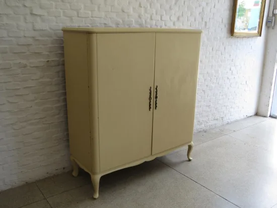 Lote: 106 - Lote: 106 - Mueble aparador