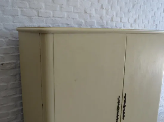 Lote: 106 - Lote: 106 - Mueble aparador