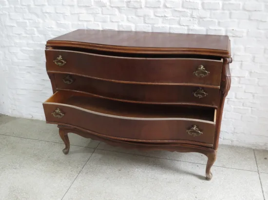 Lote: 59 - Lote: 59 - Cómoda francesa