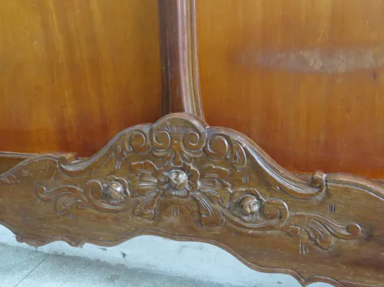 Lote: 58 - Lote: 58 - Cama y mesas de luz frances