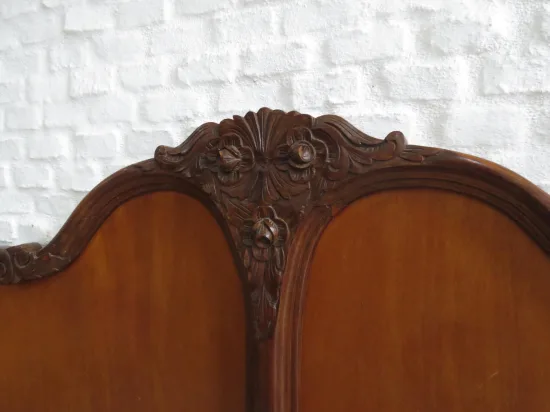 Lote: 58 - Lote: 58 - Cama y mesas de luz frances