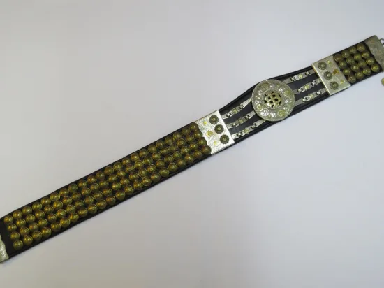 Lote: 100 - Lote: 100 - Cinto con rastra