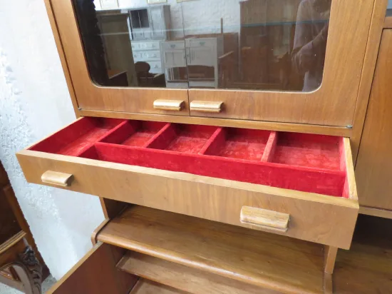 Lote: 107 - Lote: 107 - Aparador