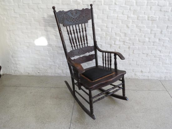 Lote: 50 - Lote: 50 - Mecedora