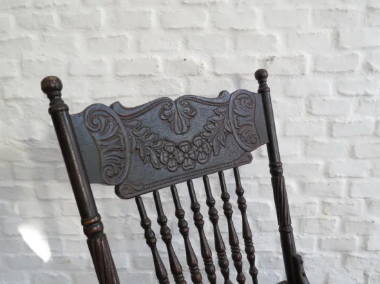 Lote: 50 - Lote: 50 - Mecedora