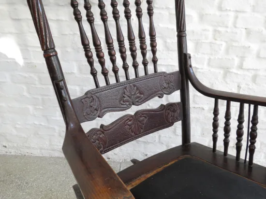 Lote: 50 - Lote: 50 - Mecedora