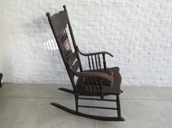 Lote: 50 - Lote: 50 - Mecedora