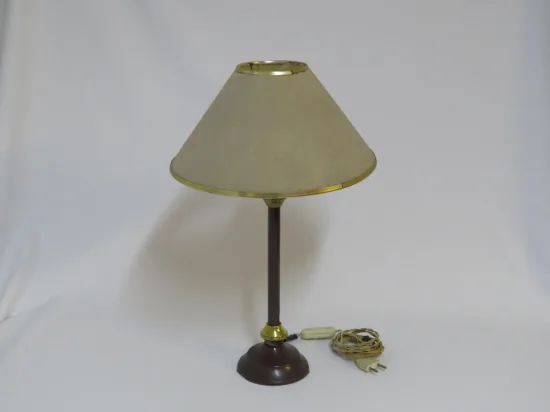 Lote: 26 - Lote: 26 - Lámpara de mesa
