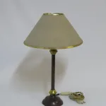 Lote: 26 - Lote: 26 - Lámpara de mesa