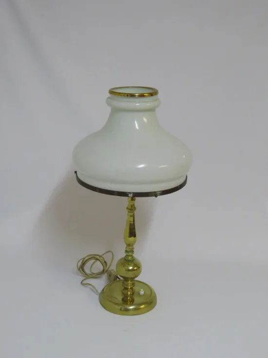 Lote: 28 - Lote: 28 - Lámpara de mesa