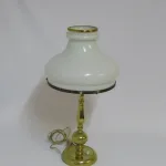 Lote: 28 - Lote: 28 - Lámpara de mesa