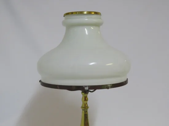 Lote: 28 - Lote: 28 - Lámpara de mesa