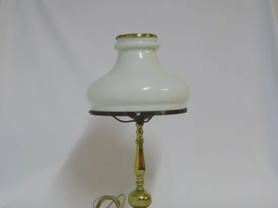 Lote: 28 - Lote: 28 - Lámpara de mesa