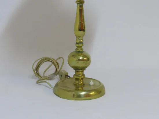 Lote: 28 - Lote: 28 - Lámpara de mesa