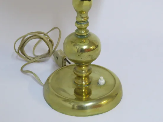 Lote: 28 - Lote: 28 - Lámpara de mesa