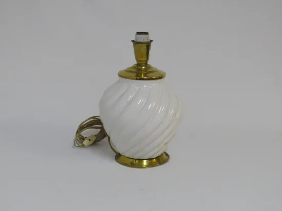 Lote: 29 - Lote: 29 - Lámpara de mesa