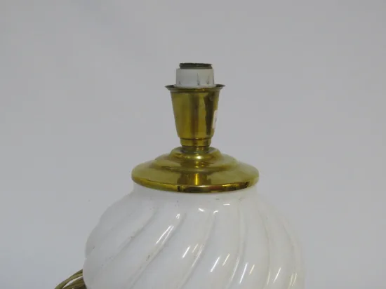 Lote: 29 - Lote: 29 - Lámpara de mesa