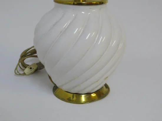 Lote: 29 - Lote: 29 - Lámpara de mesa