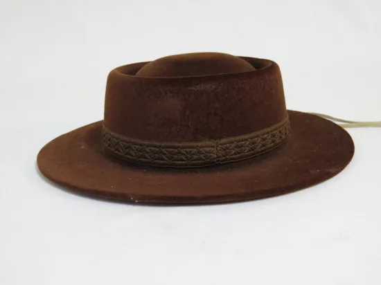 https://www.moralescolombo.uy/wp-content/uploads/2025/11/foto-i13420f4-20250613104755442-550x412.webp Lote: 171 - Lote: 171 - Sombrero