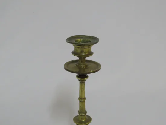 Lote: 20 - Lote: 20 - Candelabro