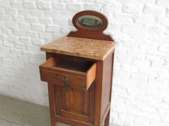 Lote: 48 - Lote: 48 - Mesa de luz