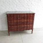 Lote: 101 - Lote: 101 - Cómoda y espejo