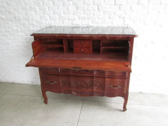 Lote: 101 - Lote: 101 - Cómoda y espejo