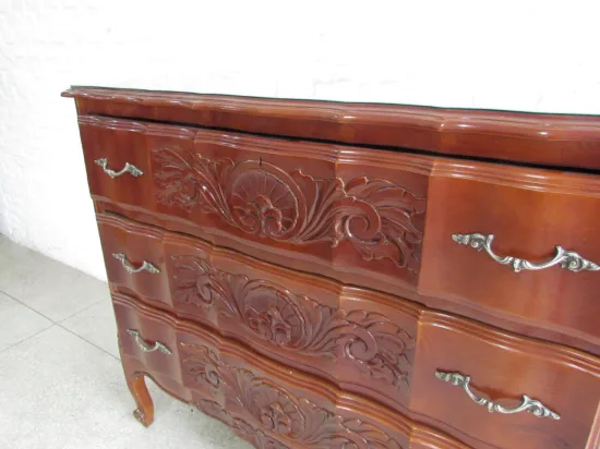 Lote: 101 - Lote: 101 - Cómoda y espejo