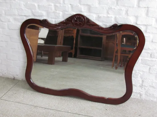 Lote: 101 - Lote: 101 - Cómoda y espejo