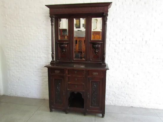 Lote: 110 - Lote: 110 - Aparador con alzada