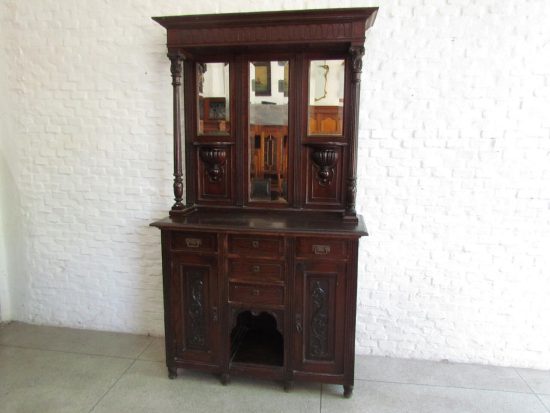 Lote: 110 - Lote: 110 - Aparador con alzada