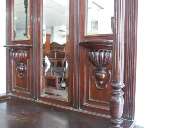 Lote: 110 - Lote: 110 - Aparador con alzada