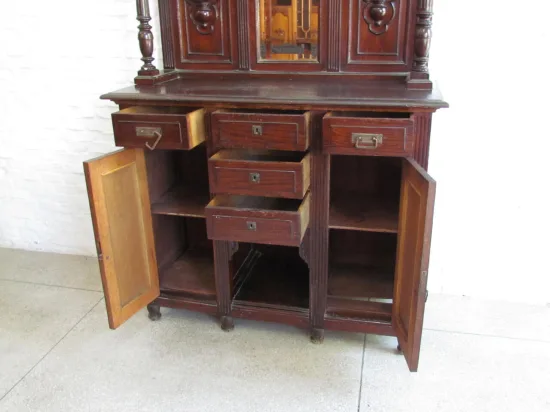 Lote: 110 - Lote: 110 - Aparador con alzada