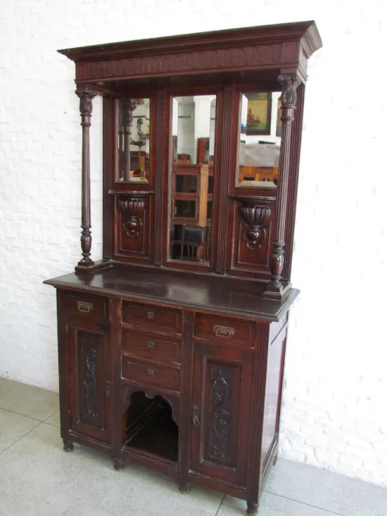 Lote: 110 - Lote: 110 - Aparador con alzada