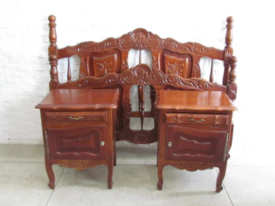 Lote: 100 - Lote: 100 - Cama y mesas de luz