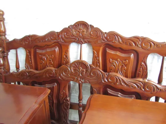 Lote: 100 - Lote: 100 - Cama y mesas de luz