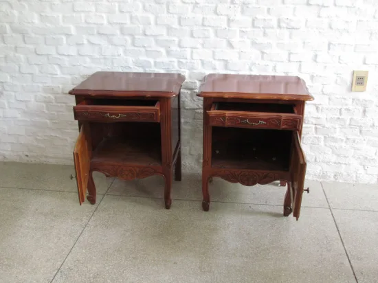 Lote: 100 - Lote: 100 - Cama y mesas de luz