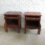 Lote: 100 - Lote: 100 - Cama y mesas de luz