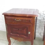 Lote: 100 - Lote: 100 - Cama y mesas de luz